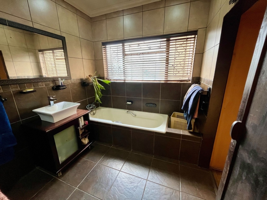 3 Bedroom Property for Sale in La Hoff North West